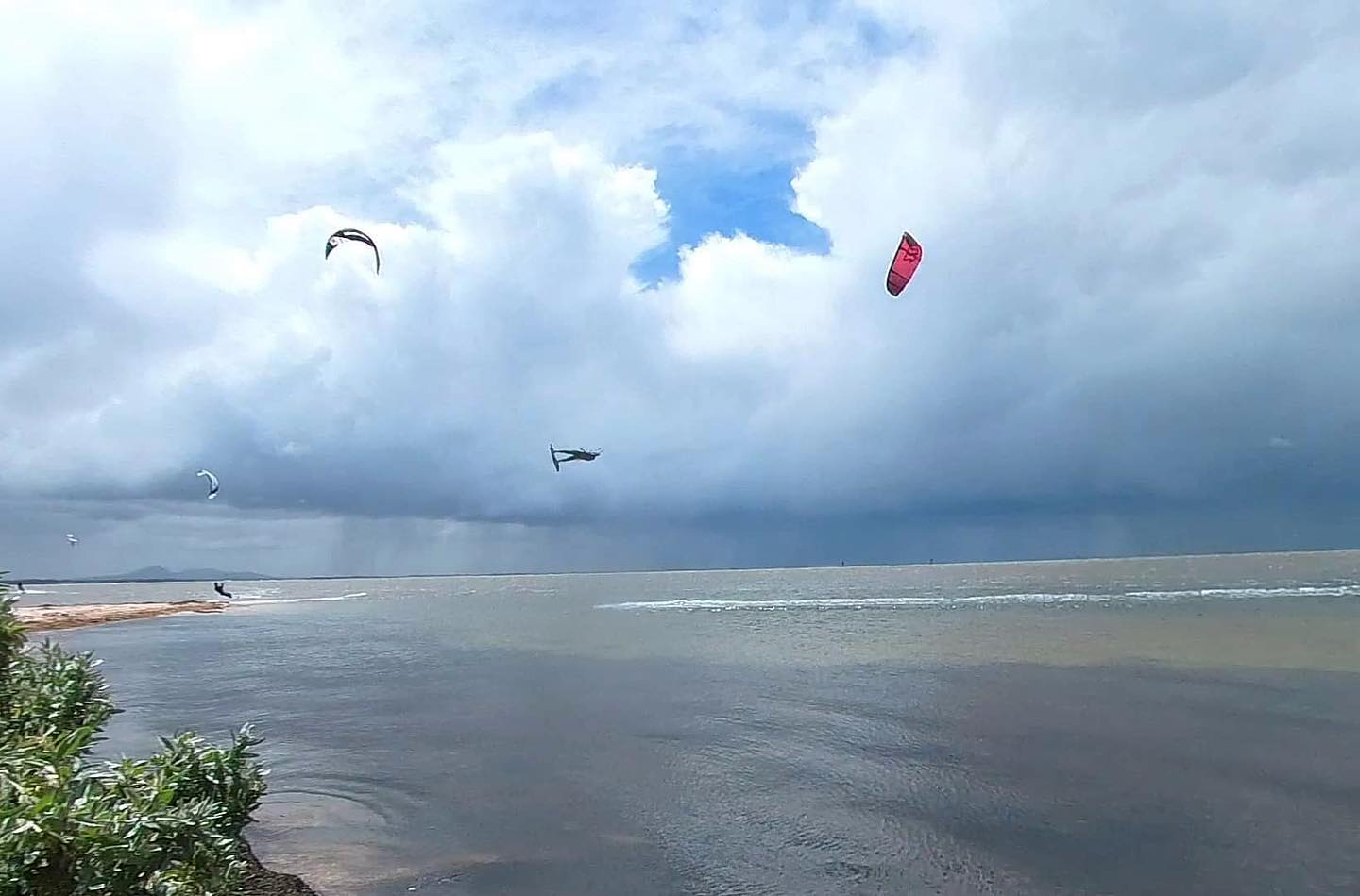 Kitesurfing in St. Kilda